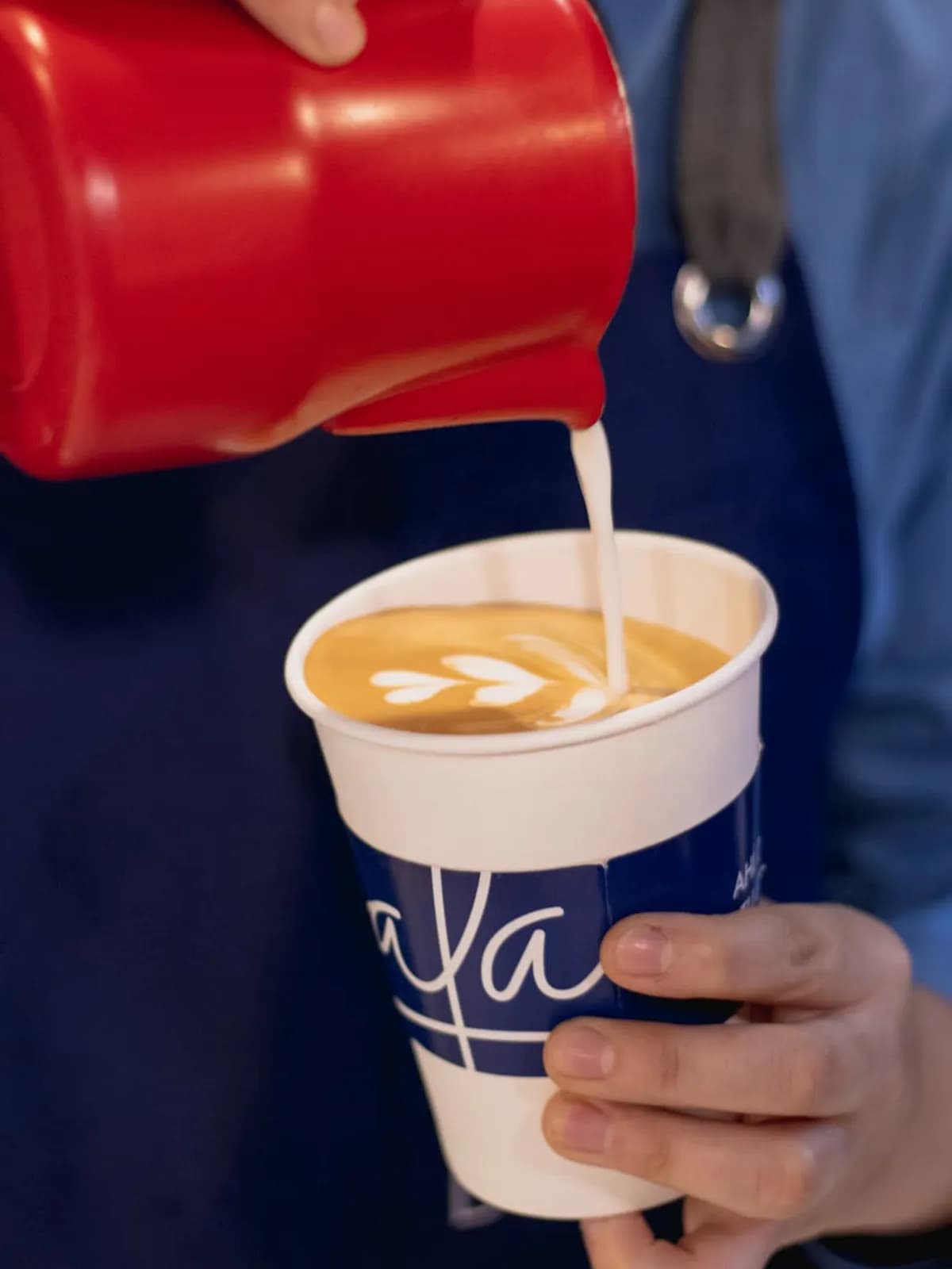 Barista lager latte art